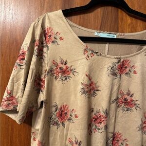 Maurices Women’s Beige Floral Short Sleeve Top - Size XL